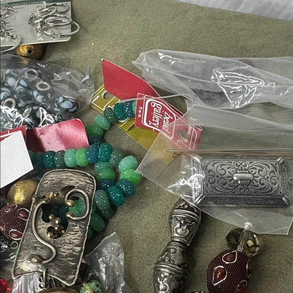 Craft Scrap Junk Jewelry Lot DIY Over 4 pounds - Picture 5 of 9